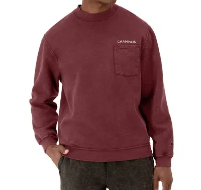 CHAMPION MEN'S WASHED POCKET CREWNECK SWEATSHIRT IN MAROON