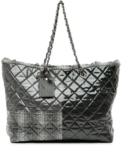 CHANEL 2009-2010 LARGE QUILTED TWEED AND VINYL FUNNY PATCHWORK TOTE BAG