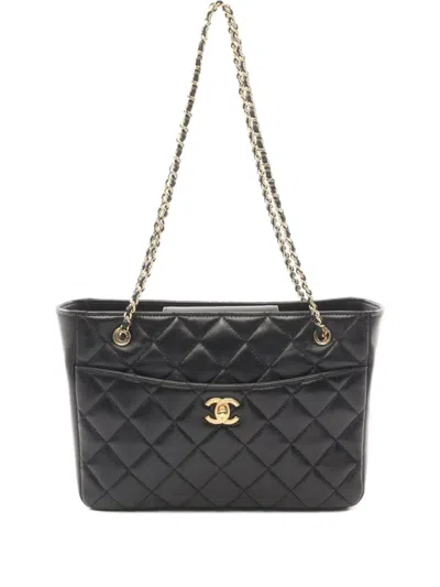 CHANEL 2021 SMALL DIAMOND-QUILTED SHOULDER BAG