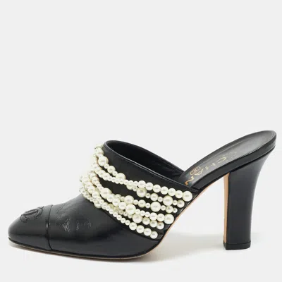 CHANEL BLACK LEATHER PEARL EMBELLISHED BLOCK HEEL SLIDE SANDALS SIZE 36