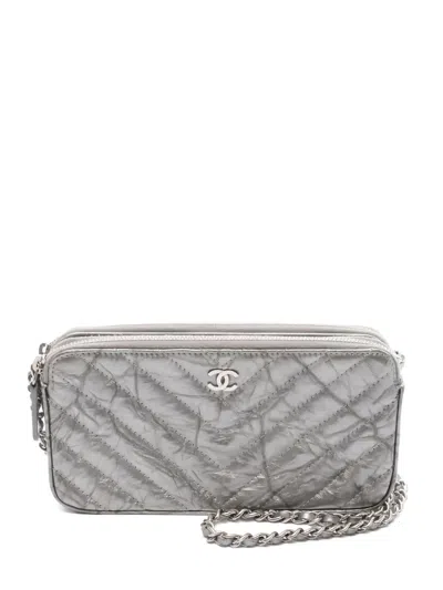 CHANEL CHEVRON-QUILTED CHAIN WALLET
