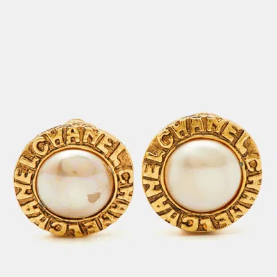 CHANEL FAUX PEARL GOLD TONE ROUND CLIP-ON EARIRNGS