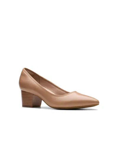 CLARKS WOMEN'S COLLECTION ELLANIE HOPE PUMPS