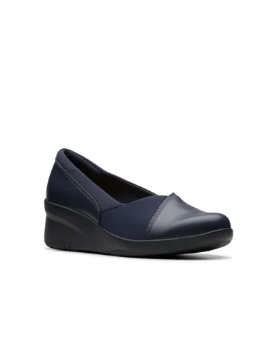 CLARKS WOMEN'S COLLECTION SUTTYN WALK SHOES