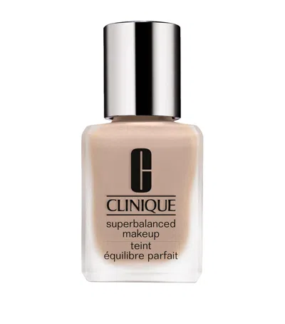 CLINIQUE SUPERBALANCED MAKEUP
