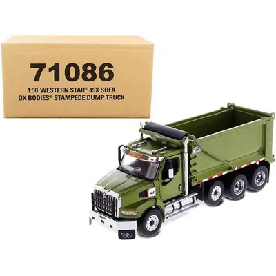 DIECAST MASTERS 1-50 SCALE DIECAST OLIVE GREEN METALLIC TRANSPORT SERIES WESTERN STAR 49X SBFA OX BODIES STAMPEDE MO