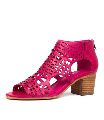 DJANGO & JULIETTE DJANGO & JULIETTE BORIS LRG BLACK LEATHER WOMENS SHOES CASUAL SANDALS HEELED