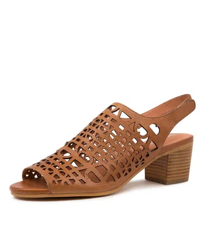 DJANGO & JULIETTE DJANGO & JULIETTE BOWE LRG PALE GOLD WOMENS SHOES CASUAL SANDALS HEELED