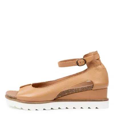 DJANGO & JULIETTE DJANGO & JULIETTE BRAYAN DJ WOMENS SHOES CASUAL SANDALS SANDALS FLAT