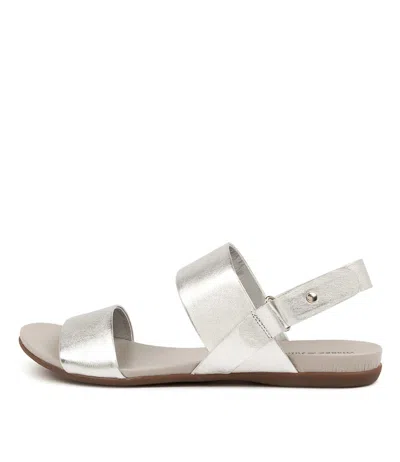 DJANGO & JULIETTE DJANGO & JULIETTE BRIDE NAVY LEATHER WOMENS SHOES CASUAL