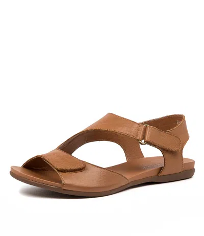 DJANGO & JULIETTE DJANGO & JULIETTE BRODIE EMERALD LEATHER WOMENS SHOES CASUAL