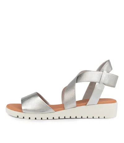 DJANGO & JULIETTE DJANGO & JULIETTE MISSIN LRG NAVY LEATHER WOMENS SHOES CASUAL