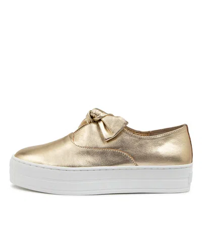 DJANGO & JULIETTE DJANGO & JULIETTE SHELBYS PALE GOLD LEATHER WOMENS SHOES CASUAL