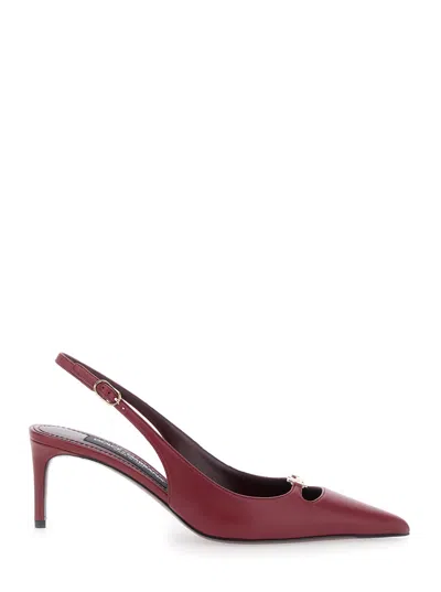 DOLCE & GABBANA DOLCE & GABBANA WOMEN BORDEAUX SLINGBACK PUMPS WITH MEDIUM STILETTO HEEL AND LOGO PLAQUE ON THE FRON