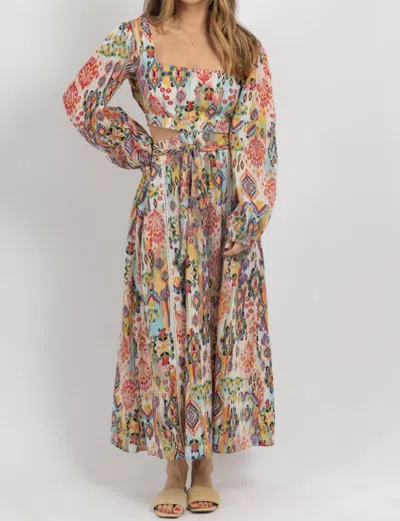 EN CREME MAE OPEN MAXI DRESS IN MULTIPRINT