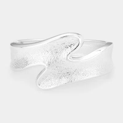 FASHNZFAB TEXTURED METAL HINGED BRACELET