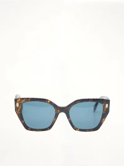 FENDI FE40070F SUNGLASSES WITH SMOKE LENS