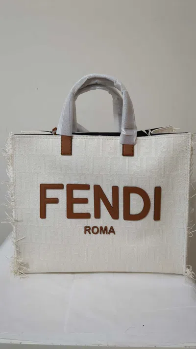 FENDI FENDI LOGO EMBOOSED FRAYED-EDGE TOTE BAG