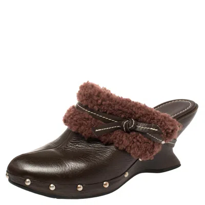 FERRAGAMO BROWN LEATHER AND FAUX FUR STUDDED CLOG MULES SIZE 38.5