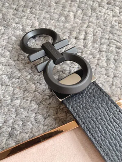 FERRAGAMO SALVATORE FERRAGAMO BLACK/BROWN DOUBLE SIDED ADJUSTABLE GANCINI BELT BLACKBUCKLE