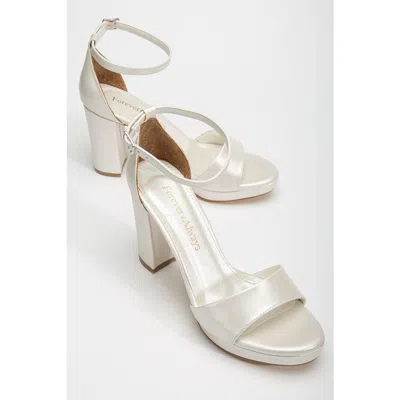 FOREVER & ALWAYS SHOES FOREVER & ALWAYS SHOES BLAIR PLATFORM SANDALS