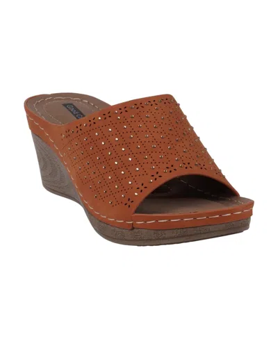 GC SHOES WOMEN'S ATLANTA STUDDED COMFORT WEDGE SANDALS