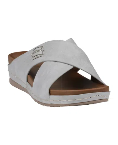 GC SHOES WOMEN'S CARTER SLIP-ON WEDGE SANDALS