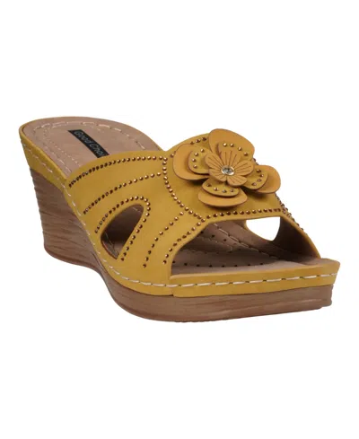 GC SHOES WOMEN'S FIORA FLORAL WEDGE SANDALS