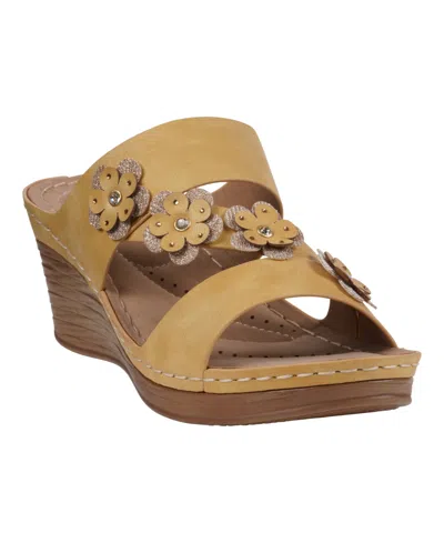 GC SHOES WOMEN'S HALIA FLORAL WEDGE SANDALS