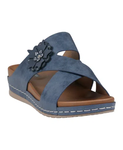 GC SHOES WOMEN'S NESSIE FLOWER WEDGE SANDALS