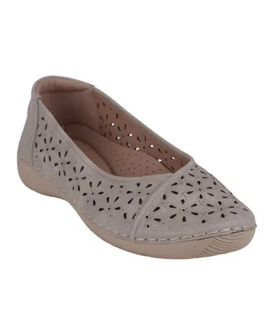 GC SHOES WOMEN'S NYSHA ROUND TOE LASER CUT FLATS