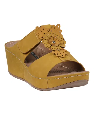 GC SHOES WOMEN'S TALIA FLORAL WEDGE SANDALS