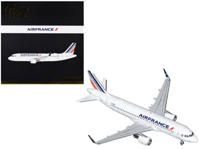 GEMINIJETS AIRBUS A320 COMMERCIAL AIRCRAFT "AIR FRANCE" WHITE WITH TAIL STRIPES "GEMINI 200" SERIES 1/200 DIECA