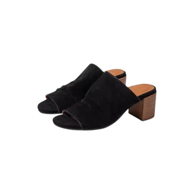 GENTLE SOULS WOMEN'S CHAS SANDALS IN BLACK SUEDE