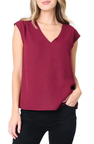 GIBSONLOOK GIBSONLOOK THE FAVORITE V-NECK SLEEVELESS TOP