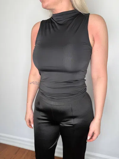 HEART & HIPS SIENNA MOCK NECK TOP IN BLACK