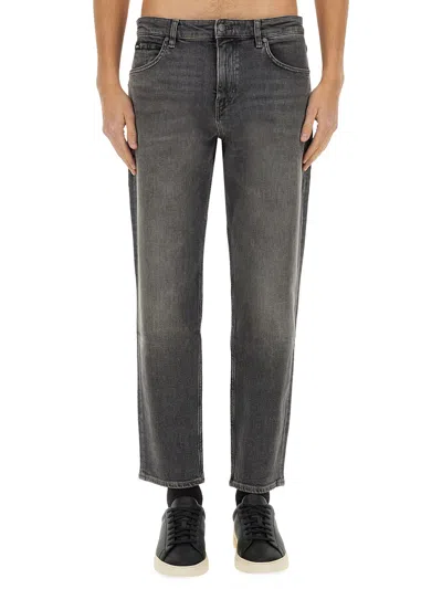 HUGO BOSS STRAIGHT LEG JEANS