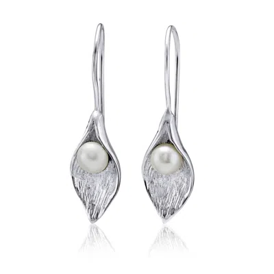 ISLA SILVER WOMEN'S WHITE / SILVER HANDMADE CALLA LILY FRESHWATER PEARL DROP EARRINGS