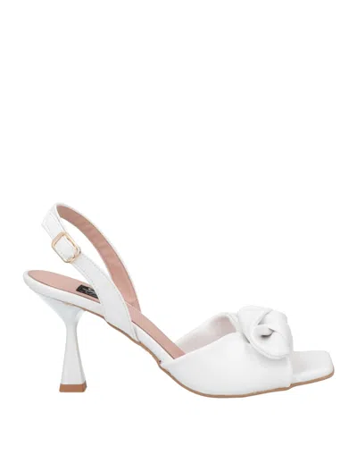 ISLO ISABELLA LORUSSO ISLO ISABELLA LORUSSO WOMAN SANDALS WHITE SIZE 6 TEXTILE FIBERS