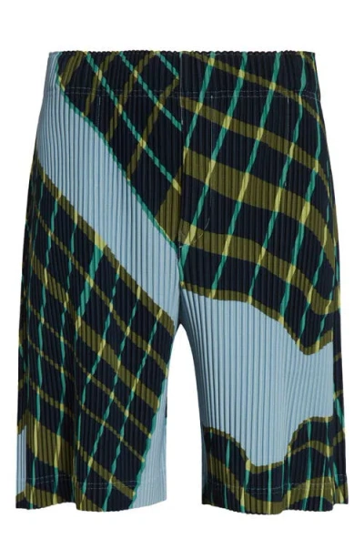 ISSEY MIYAKE HOMME PLISSÉ ISSEY MIYAKE WINDSWEPT PLAID PLEATED SHORTS