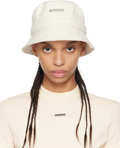 JACQUEMUS OFF-WHITE LES CLASSIQUES 'THE GADJO' BUCKET HAT