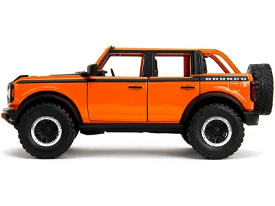 JADA 2021 FORD BRONCO OPEN-TOP ORANGE WITH BLACK STRIPES AND HOOD WITH EXTRA WHEELS "JUST TRUCKS" SERIES 