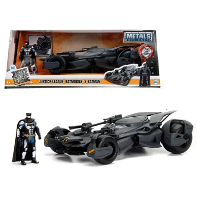 JADA TOYS 1 ISTO 24 2017 JUSTICE LEAGUE BATMOBILE WITH DIECAST BATMAN FIGURE DIECAST MODEL CAR