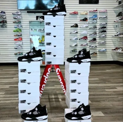 JORDAN AIR JORDAN 4 RETRO WHITE THUNDER / BLACK MEN’S SIZE 10 $350 (FQ8138-001)