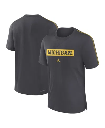 JORDAN MEN'S ANTHRACITE MICHIGAN WOLVERINES 2024 SIDELINE PLAYER PERFORMANCE TRI-BLEND T-SHIRT