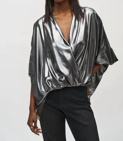 JOSEPH RIBKOFF METALLIC WRAP TOP IN PEWTER