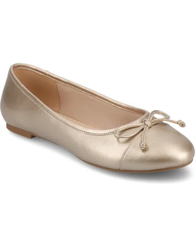 JOURNEE COLLECTION WOMEN'S KAIAH CAP TOE BALLET FLATS
