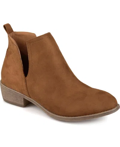 JOURNEE COLLECTION WOMEN'S RIMI NOTCHED ANKLE STACKED HEEL BOOTIES