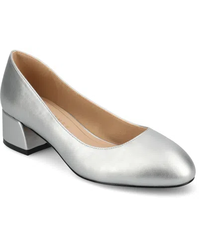 JOURNEE COLLECTION WOMEN'S SAARII ROUND TOE BLOCK HEEL PUMPS