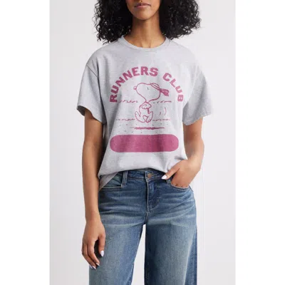 JUNK FOOD JUNK FOOD PEANUTS® RUNNERS CLUB COTTON GRAPHIC T-SHIRT